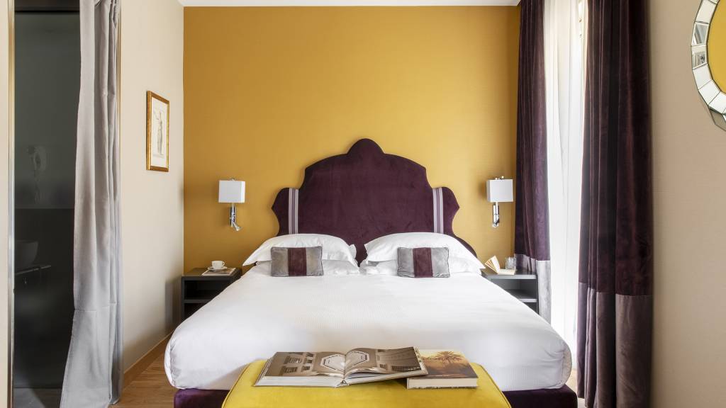 DELUXE-CON-TERRAZZO-422-TESTATA-LETTO