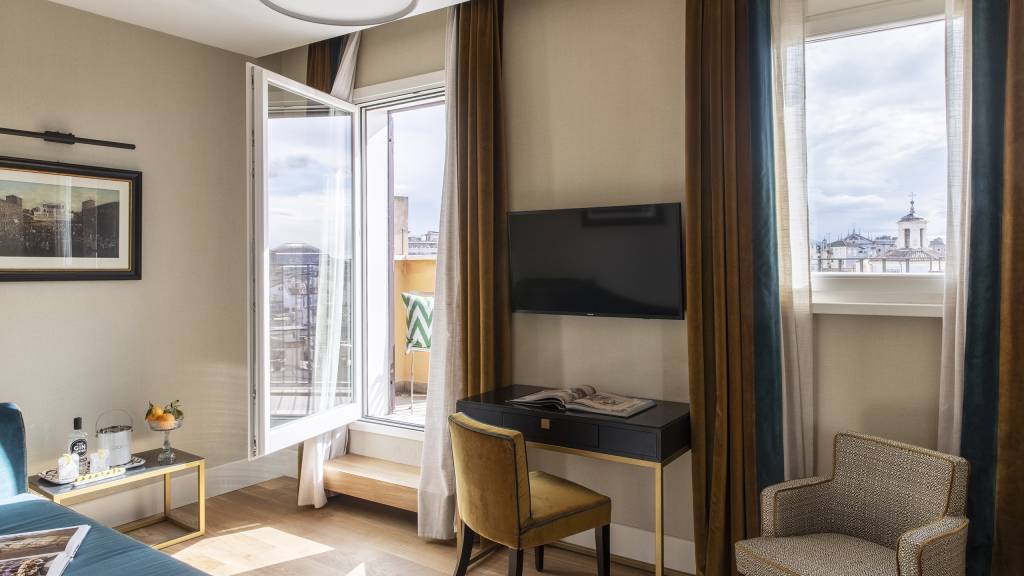 SUITE-EXECUTIVE-CON-BALCONE-PANORAMICA-LIVING