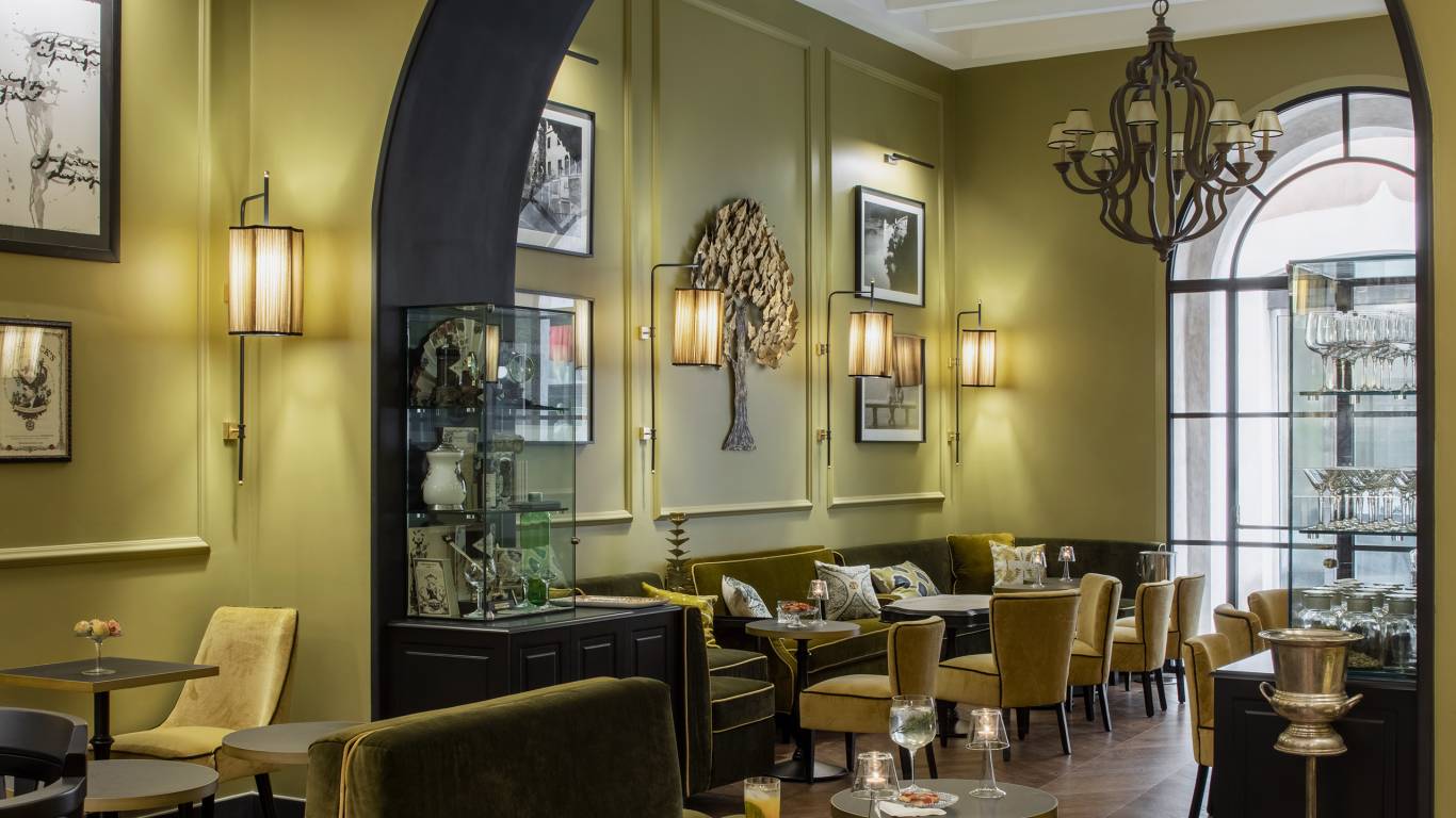 BAR-ENTRATA-THE-GIN-CORNER--3-