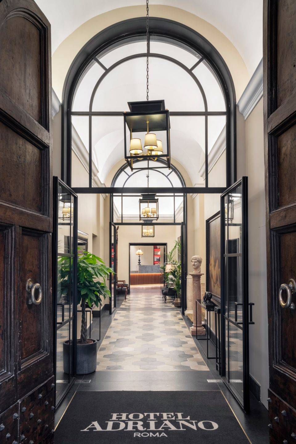 Hotel-Adriano-Rooftop-Roma-foto-novembre-2025-INGRESSO