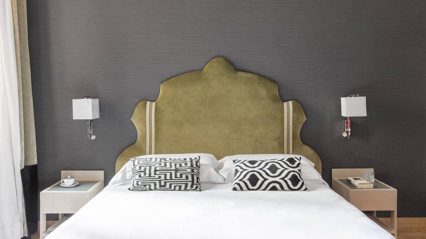 SUPERIOR-CAMERA-228-TESTATA-LETTO