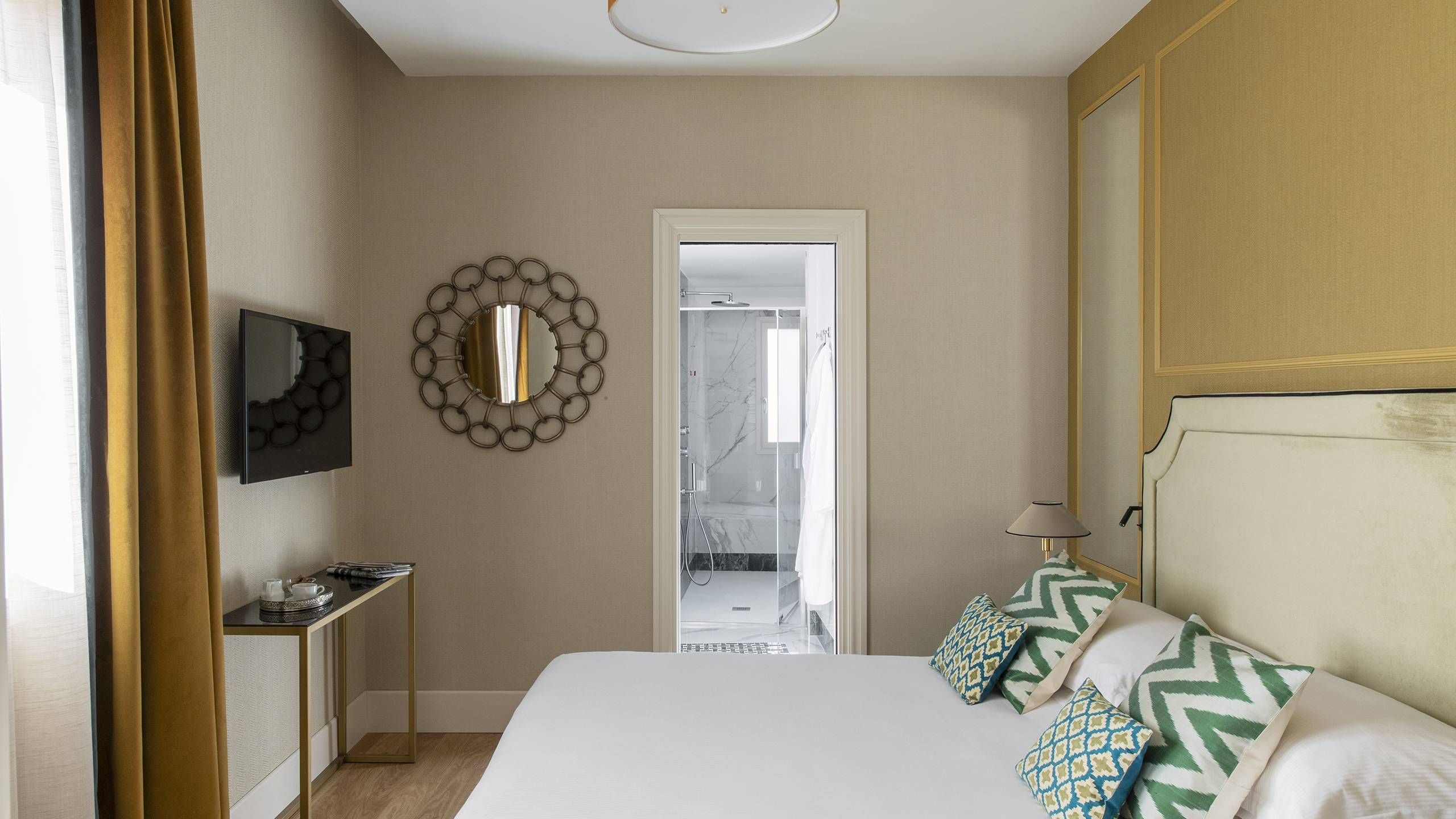 SUITE-EXECUTIVE-BALCONE-CAMERA-LETTO