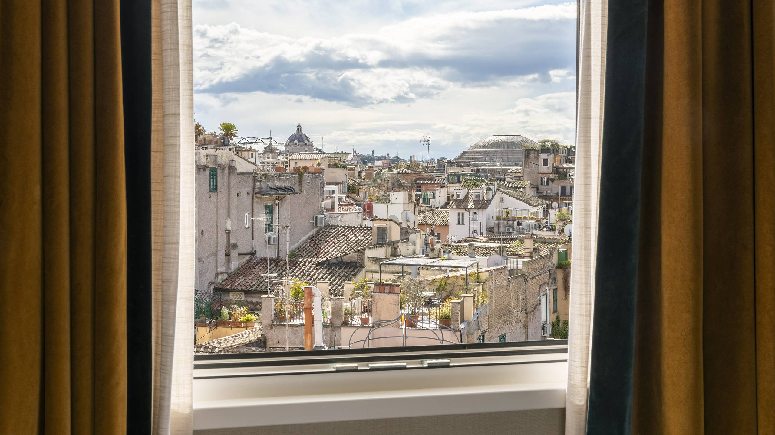 SUITE-EXECUTIVE-CON-BALCONE-VISTA-DALLA-CAMERA-LETTO