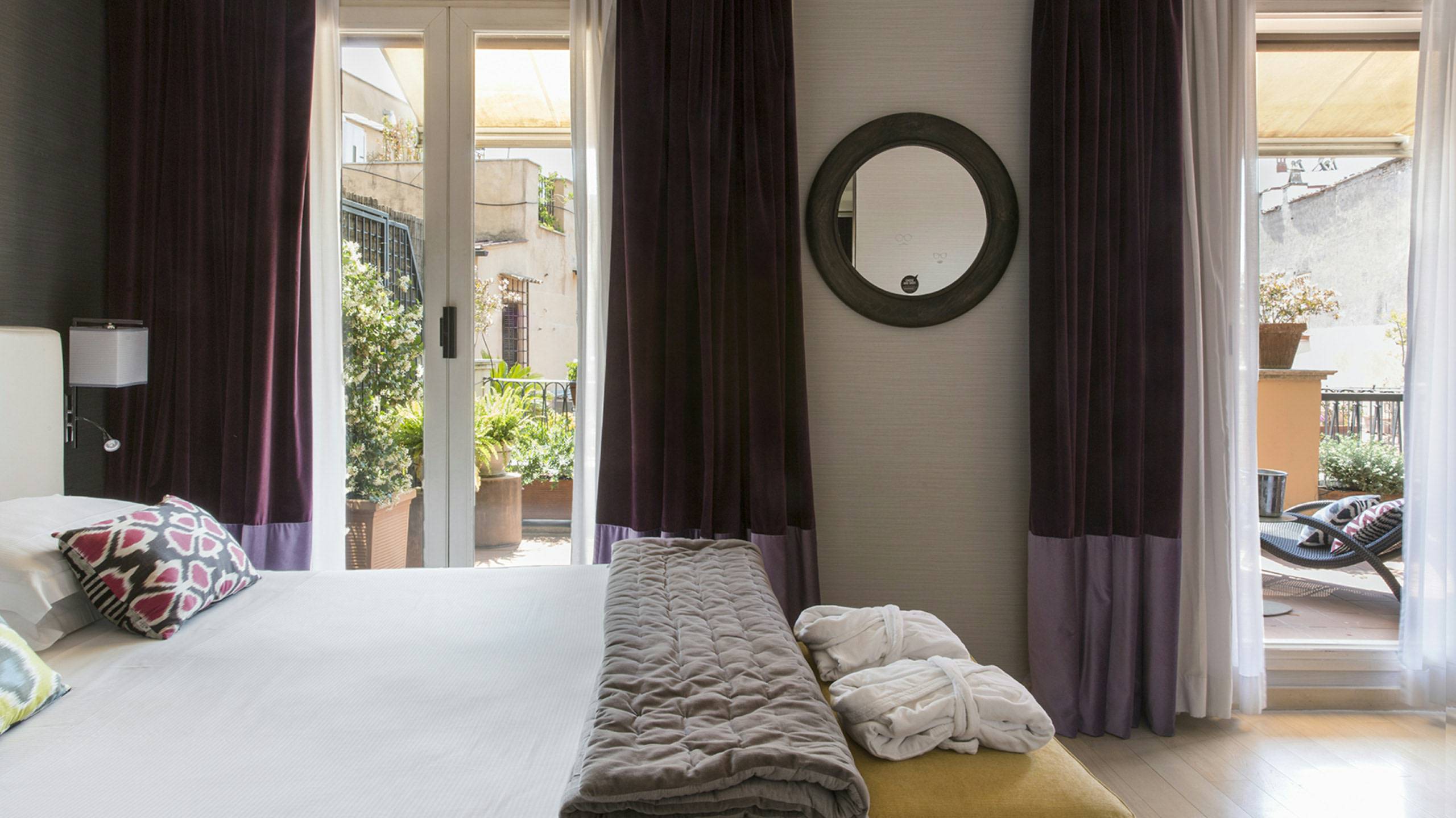 hotel-adriano-roma-camera-deluxe-con-terrazzo-05