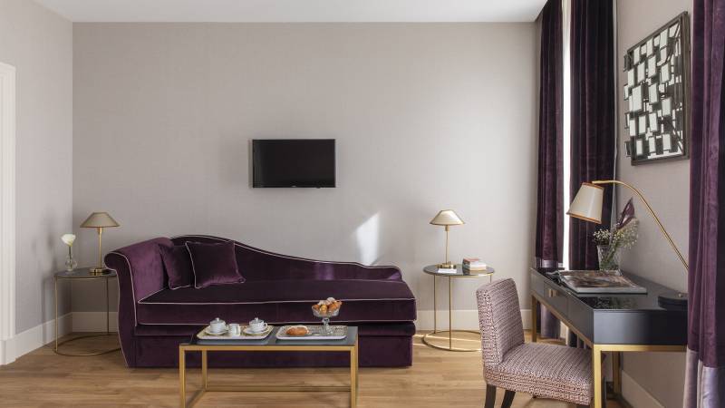 DELUXE-CON-BALCONE-322-VERSO-DIVANO-LETTO